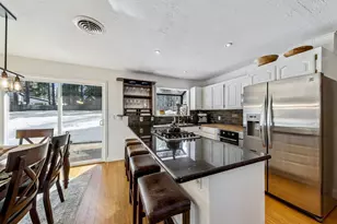 10895 Jeffrey Pine Rd, Truckee, CA 96161 - Photo 12