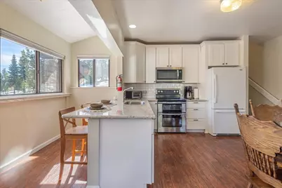 11661 Snowpeak Way #520, Truckee, CA 96161 - Photo 6