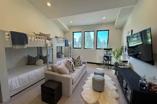 10269 Modane Pl, Truckee, CA 96161 - Photo 16