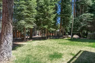 10694 Laurelwood Dr, Truckee, CA 96161 - Photo 26