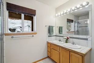 10694 Laurelwood Dr, Truckee, CA 96161 - Photo 20