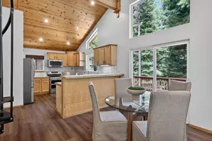 10694 Laurelwood Dr, Truckee, CA 96161 - Photo 8