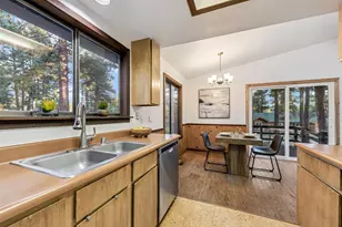 10260 Laburnham Cir, Truckee, CA 96161 - Photo 8