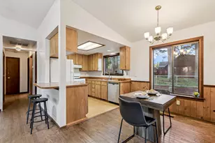 10260 Laburnham Cir, Truckee, CA 96161 - Photo 6
