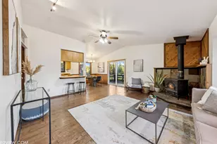 10260 Laburnham Cir, Truckee, CA 96161 - Photo 4