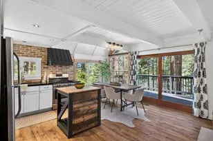 10146 Surrey Pl, Truckee, CA 96161 - Photo 12