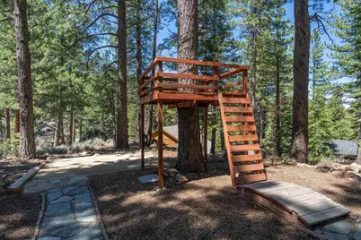 10146 Surrey Place, Truckee, CA 96161 - Photo 24