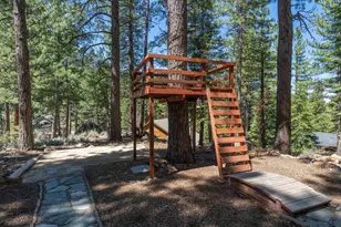 10146 Surrey Pl, Truckee, CA 96161 - Photo 24