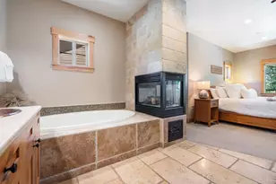 10183 Palisades Dr, Truckee, CA 96161 - Photo 12
