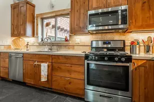 16138 SW Lance Dr, Truckee, CA 96161 - Photo 8