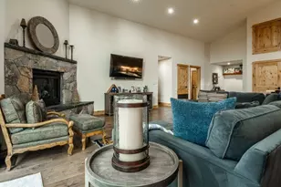 16138 SW Lance Dr, Truckee, CA 96161 - Photo 4