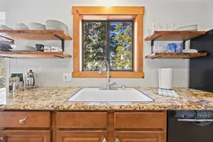 10868 Laurelwood Dr, Truckee, CA 96161 - Photo 8
