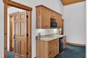 10983 Beacon Rd, Truckee, CA 96161 - Photo 14