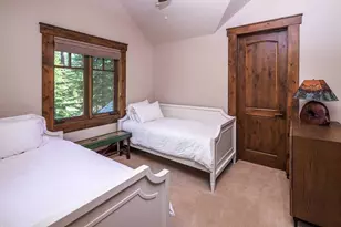 10606 Dutton Ct, Truckee, CA 96161 - Photo 14