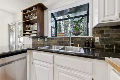 10895 Jeffrey Pine Road, Truckee, CA 96161 - Photo 14