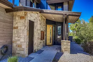 10109 Corrie Ct, Truckee, CA 96161 - Photo 2