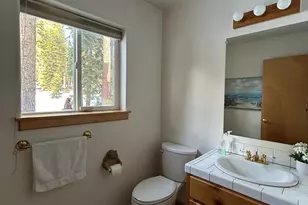 1055 Canterbury Dr, Kings Beach, CA 96143 - Photo 6