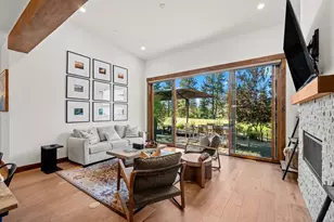 10129 Corrie Ct, Truckee, CA 96161 - Photo 6