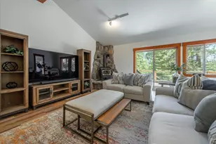 10260 Schaffer Dr, Truckee, CA 96161 - Photo 8