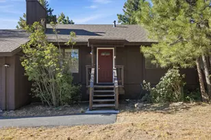 10718 Manchester Dr, Truckee, CA 96161 - Photo 2