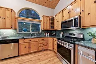 15071 Skislope Way, Truckee, CA 96161 - Photo 12