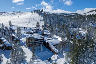 11589 Snowpeak Way, Truckee, CA 96161 - Photo 16