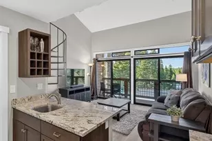 11589 Snowpeak Way, Truckee, CA 96161 - Photo 8