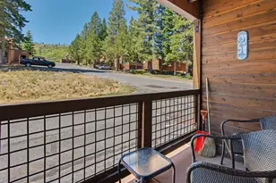11589 Snowpeak Way, Truckee, CA 96161 - Photo 18