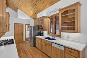 10510 Whiskey Jack Ct, Truckee, CA 96161 - Photo 6