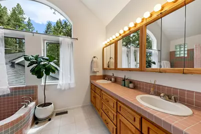 10454 Royal Crest Drive, Truckee, CA 96161 - Photo 16