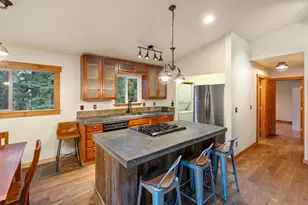 12577 Rainbow Dr, Truckee, CA 96161 - Photo 10
