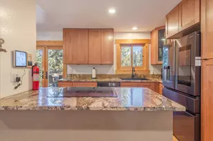 10910 Palisades Dr, Truckee, CA 96161 - Photo 8