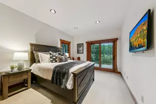 11557 Zermatt Dr, Truckee, CA 96161 - Photo 22