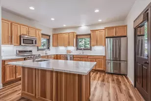 10343 Kimque Ct, Truckee, CA 96161 - Photo 8