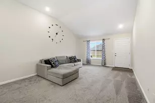 221 Falcon St, Bellefontaine, OH 43311 - Photo 6