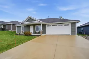 221 Falcon St, Bellefontaine, OH 43311 - Photo 2