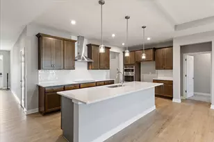 407 S Landon Ln, Springfield, OH 45505 - Photo 2