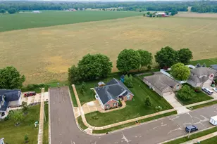 725 Loxley Ln, Troy, OH 45373 - Photo 8