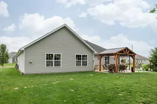 725 Loxley Ln, Troy, OH 45373 - Photo 14