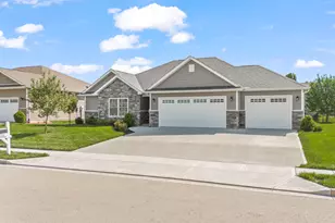 1151 Parklawn Ct, Troy, OH 45373 - Photo 2