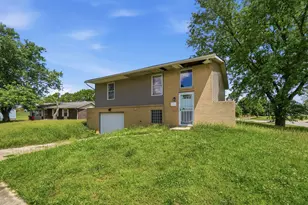 1805 Coretta Ct, Dayton, OH 45417 - Photo 2