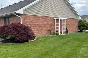 1524 New Castle Ln, Springfield, OH 45503 - Photo 6