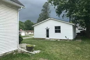 200 E Silver St, Wapakoneta, OH 45895 - Photo 6