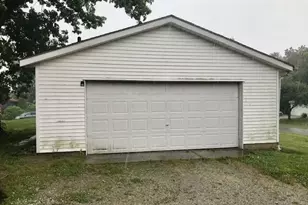 200 E Silver St, Wapakoneta, OH 45895 - Photo 4