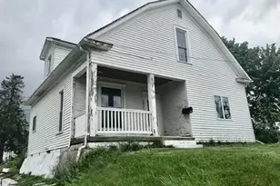 200 E Silver St, Wapakoneta, OH 45895 - Photo 2