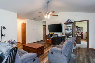 105 Pebble Creek Drive, Eaton, OH 45320 - Photo 6