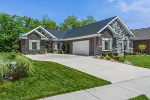 928 Millstone Dr, Tipp City, OH 45371 - Photo 2