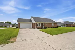 1167 Old Farm Ln, Springfield, OH 45503 - Photo 2