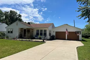 1512 Grimes Cir, Urbana, OH 43078 - Photo 2