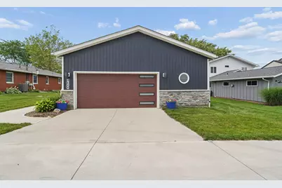 1300 E Choctaw Drive, London, OH 43140 - Photo 1
